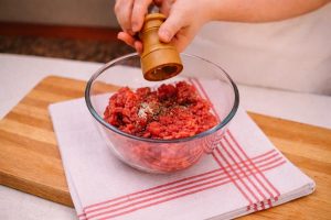 Ćufte u paradajz sosu - Postupak