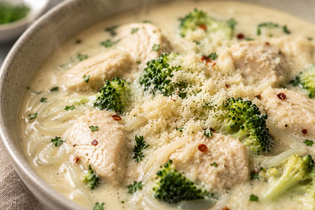 Keto Alfredo supa sa piletinom