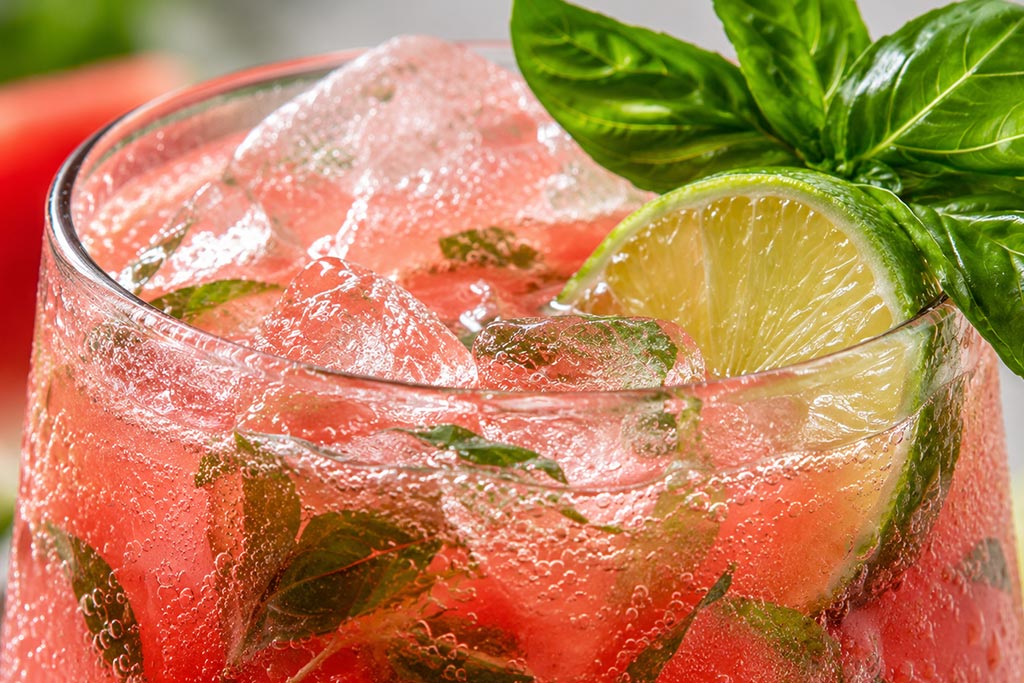 Lubenica fizz sa bosiljkom za letnje osveženje